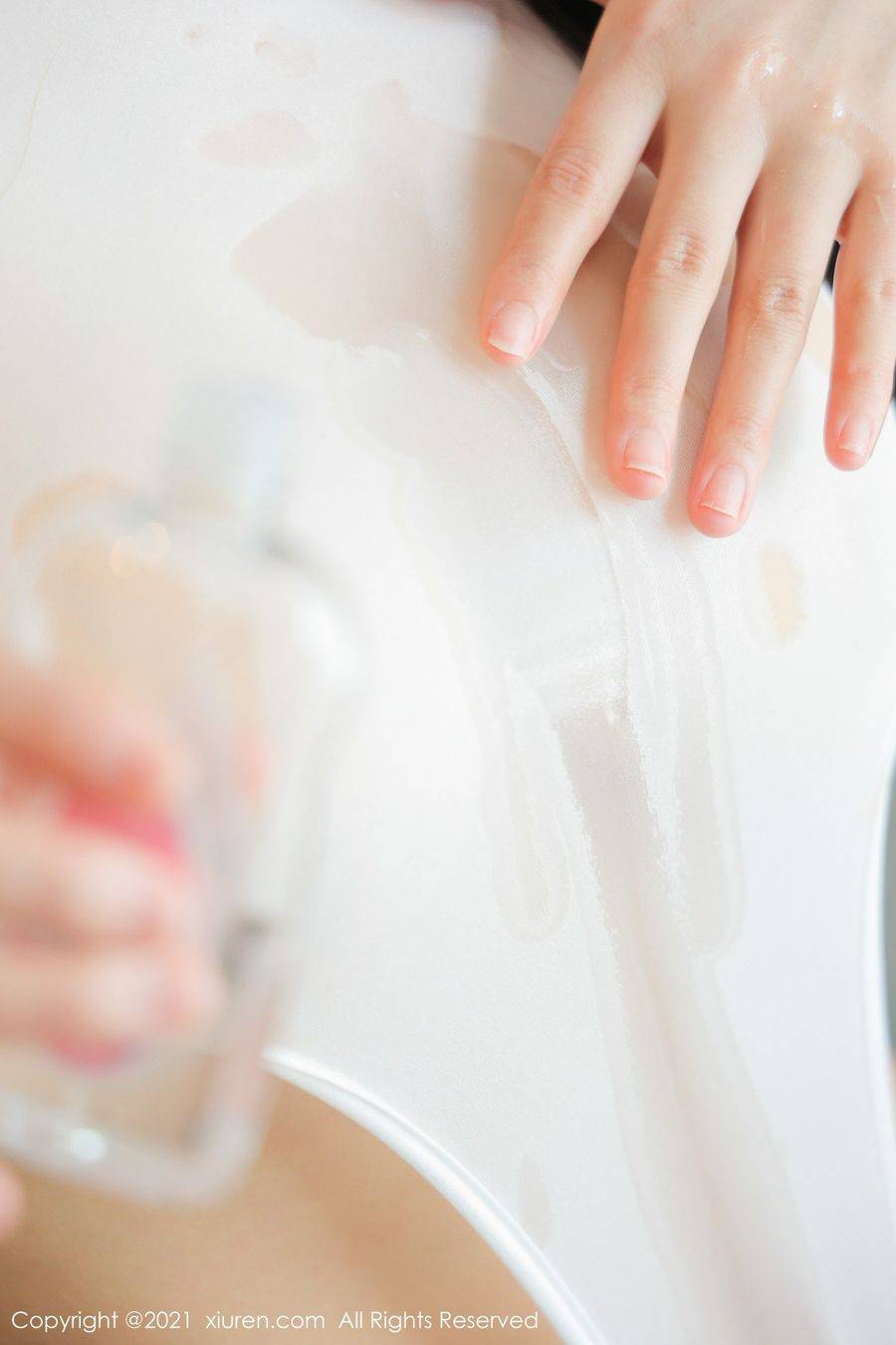 秀人网美女模特Flower朱可儿白色连体衣湿身系列性感写真-24