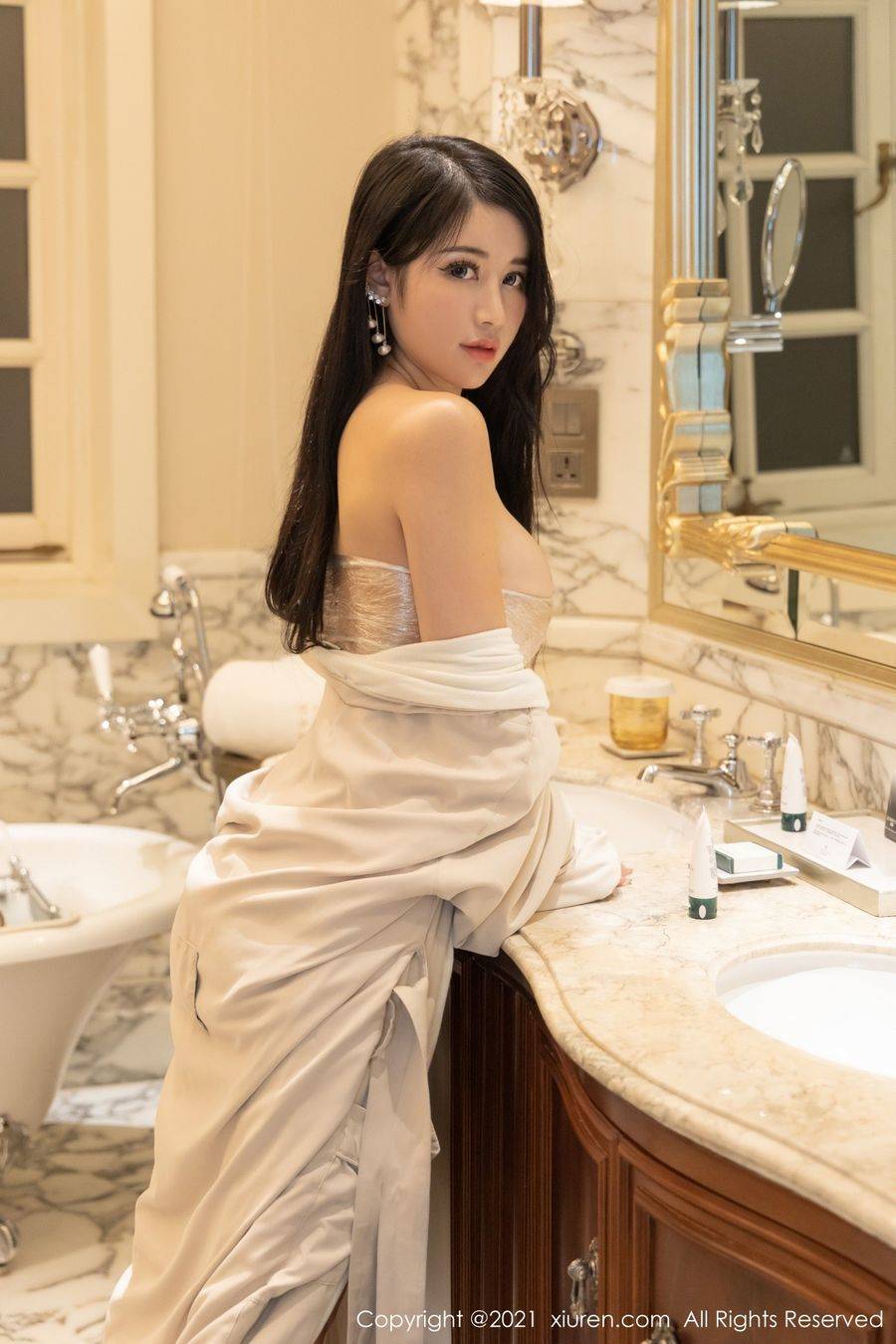 秀人网美女模特美七Mia浴室惹火身段保鲜膜系列性感写真-20