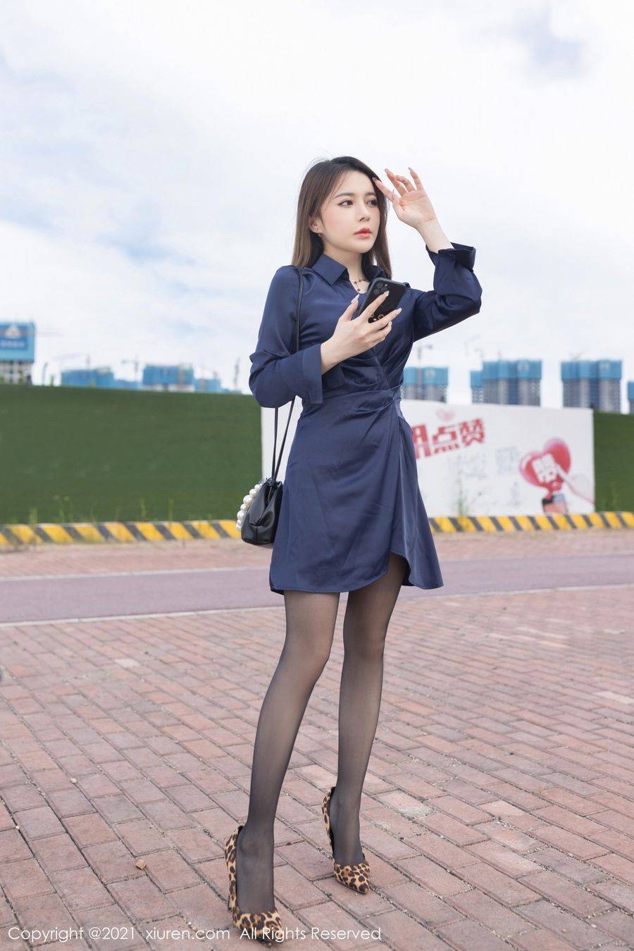 秀人网美女模特鱼子酱Fish顺风车黑丝美腿剧情系列性感写真-2