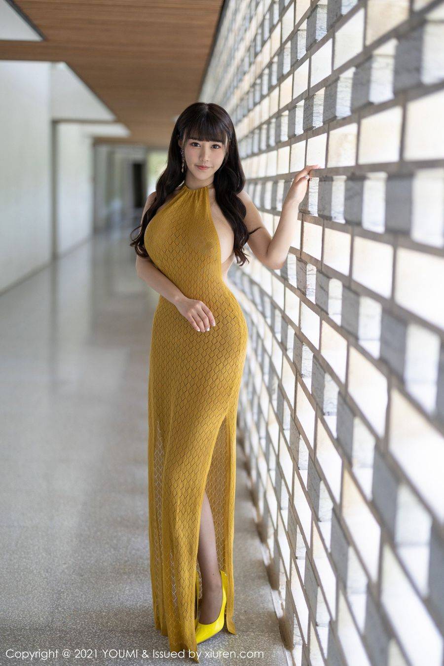 尤蜜荟性感女神Flower朱可儿黄色耀眼长裙丝袜美腿桂林旅拍-2