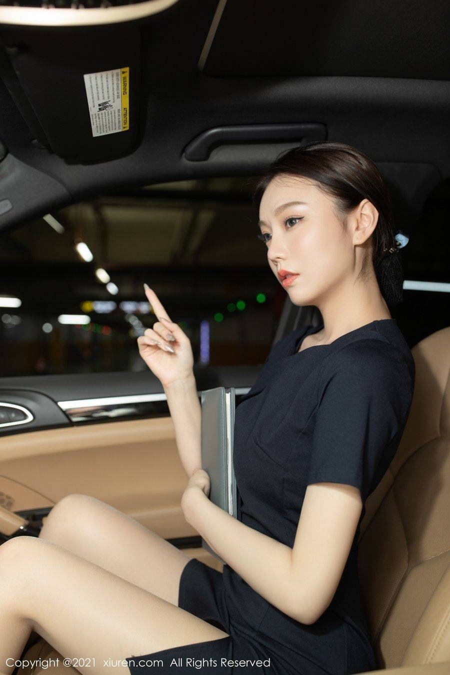 秀人网美女模特安然Maleah丝袜美腿签合同职场主题性感写真-66