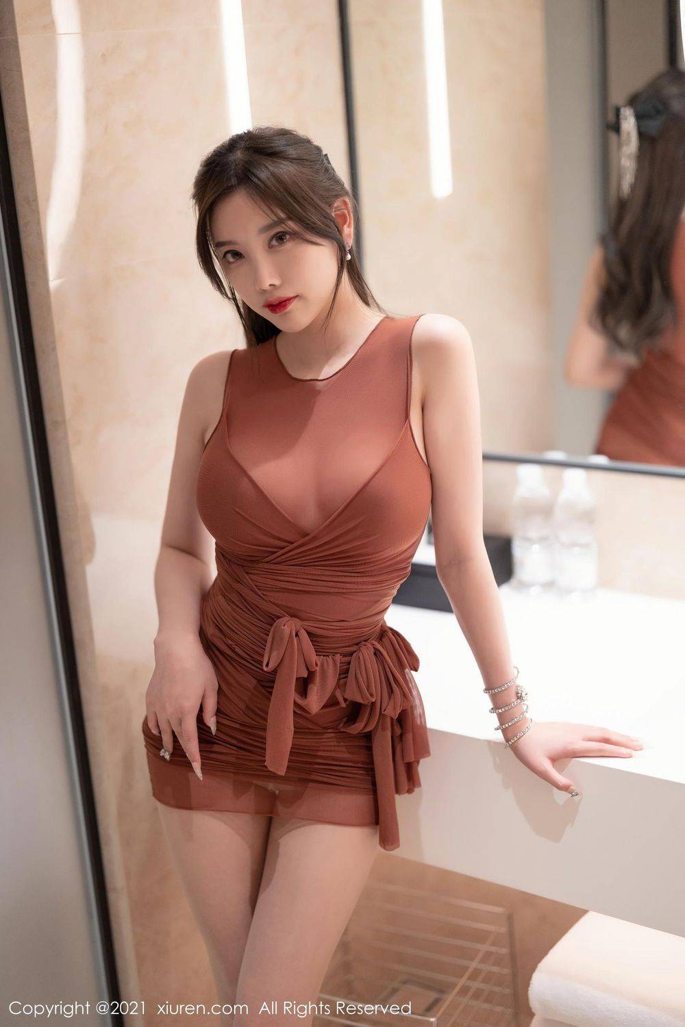 秀人网性感女神杨晨晨Yome丝袜美腿轻薄而透服饰曼妙写真-6