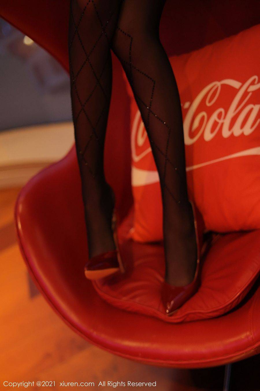 秀人网丽质模特周慕汐fairy猩红礼裙与黑丝美腿系列性感写真-25