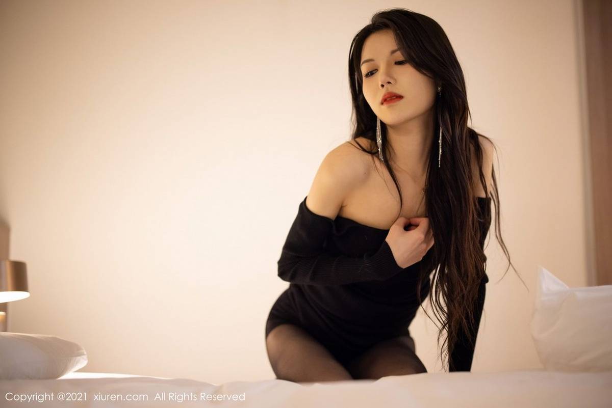 秀人网新人模特媛媛酱belle典雅的礼裙与黑丝魅惑杭州旅拍-56