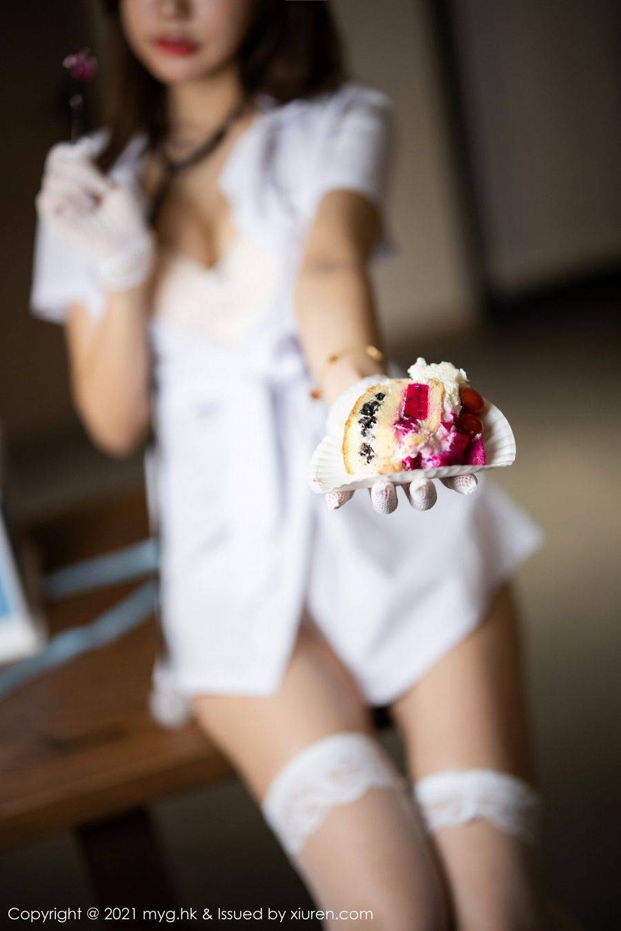 美媛馆性感女神绮里嘉Carina丝袜美腿护士制服主题杭州旅拍-30