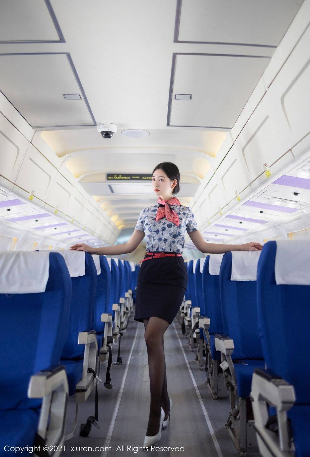 秀人网美女模特沈梦瑶空姐制服黑色内衣客机场景性感写真-4