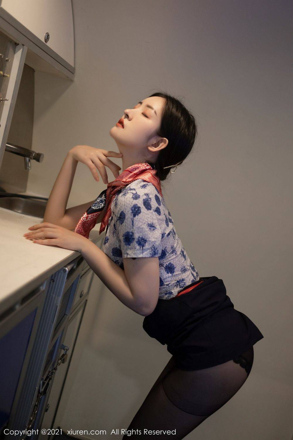 秀人网美女模特沈梦瑶空姐制服黑色内衣客机场景性感写真-21