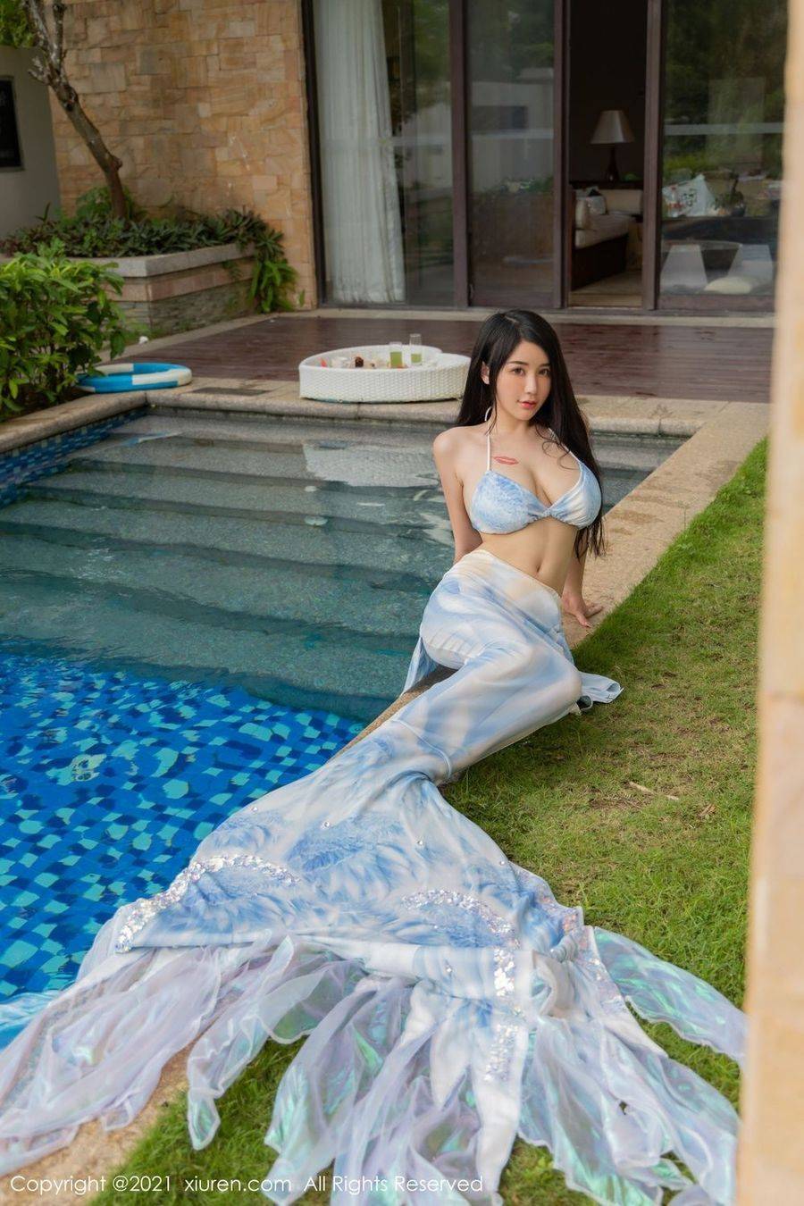 秀人网美女模特美七Mia美人鱼服饰泳池湿身淋漓三亚旅拍-34