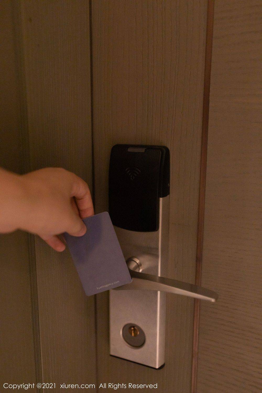 秀人网美女模特安然Maleah黑丝美腿同学聚会后系列性感写真-12