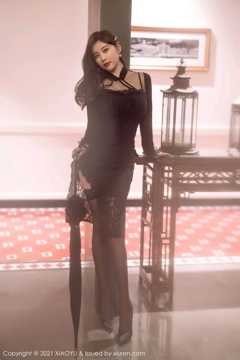 秀人网性感女神杨晨晨sugar黑丝美腿暗色调下高开叉浴室写真