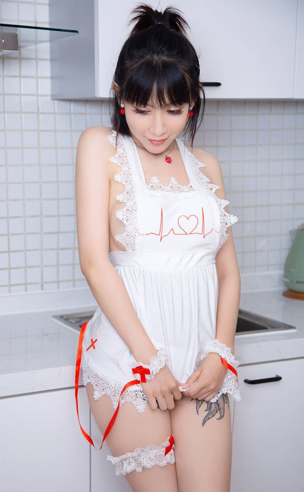 尤果网美女模特安妮斯朵拉_Ann蕾丝小短裙+勾魂小女仆写真-8