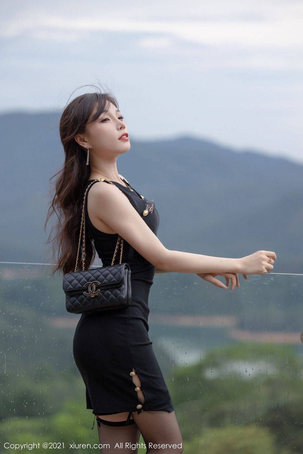 秀人网性感女神芝芝Booty黑丝美腿+镂空情趣内衣系列写真-4