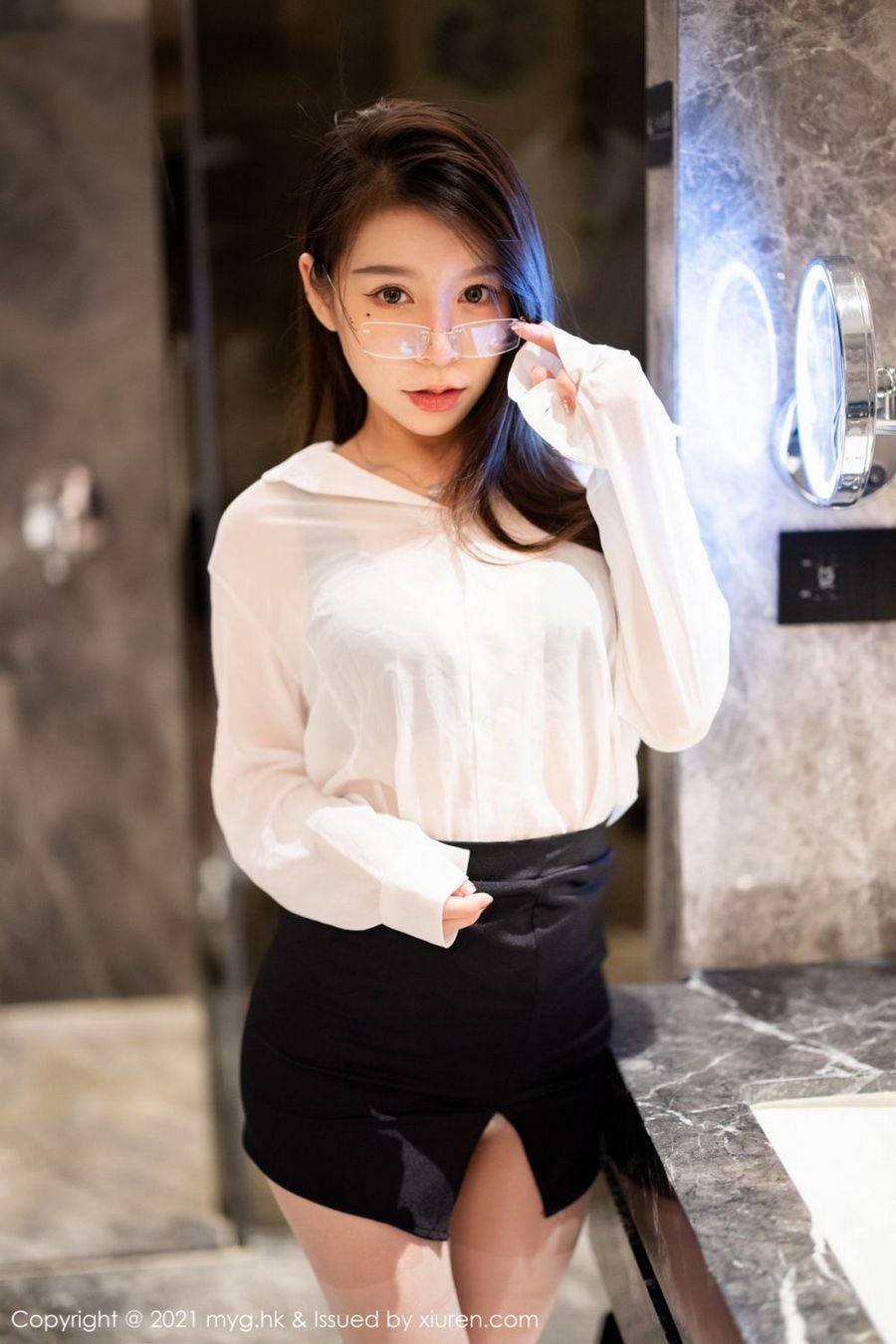 美媛馆美女模特vetiver嘉宝贝儿白衬衫黑短裙职场OL杭州旅拍-2