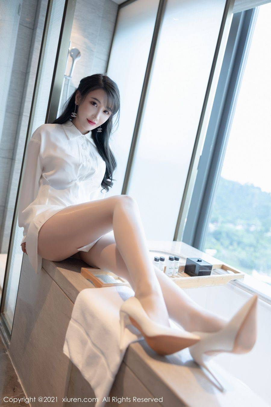 秀人网性感女神绯月樱Cherry白衬衫+灵动丝袜系列深圳旅拍-6