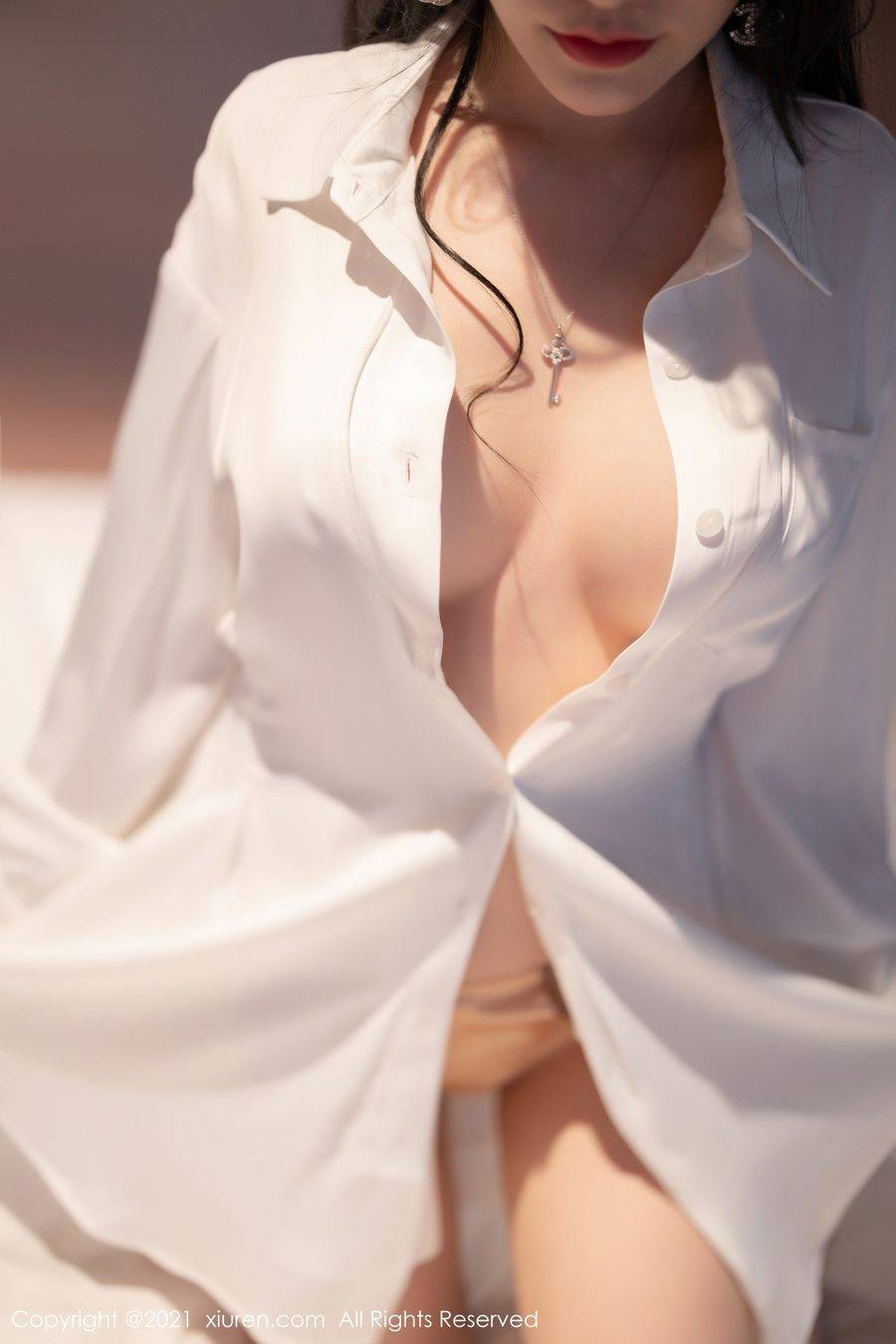 秀人网性感女神绯月樱Cherry白衬衫+灵动丝袜系列深圳旅拍-63