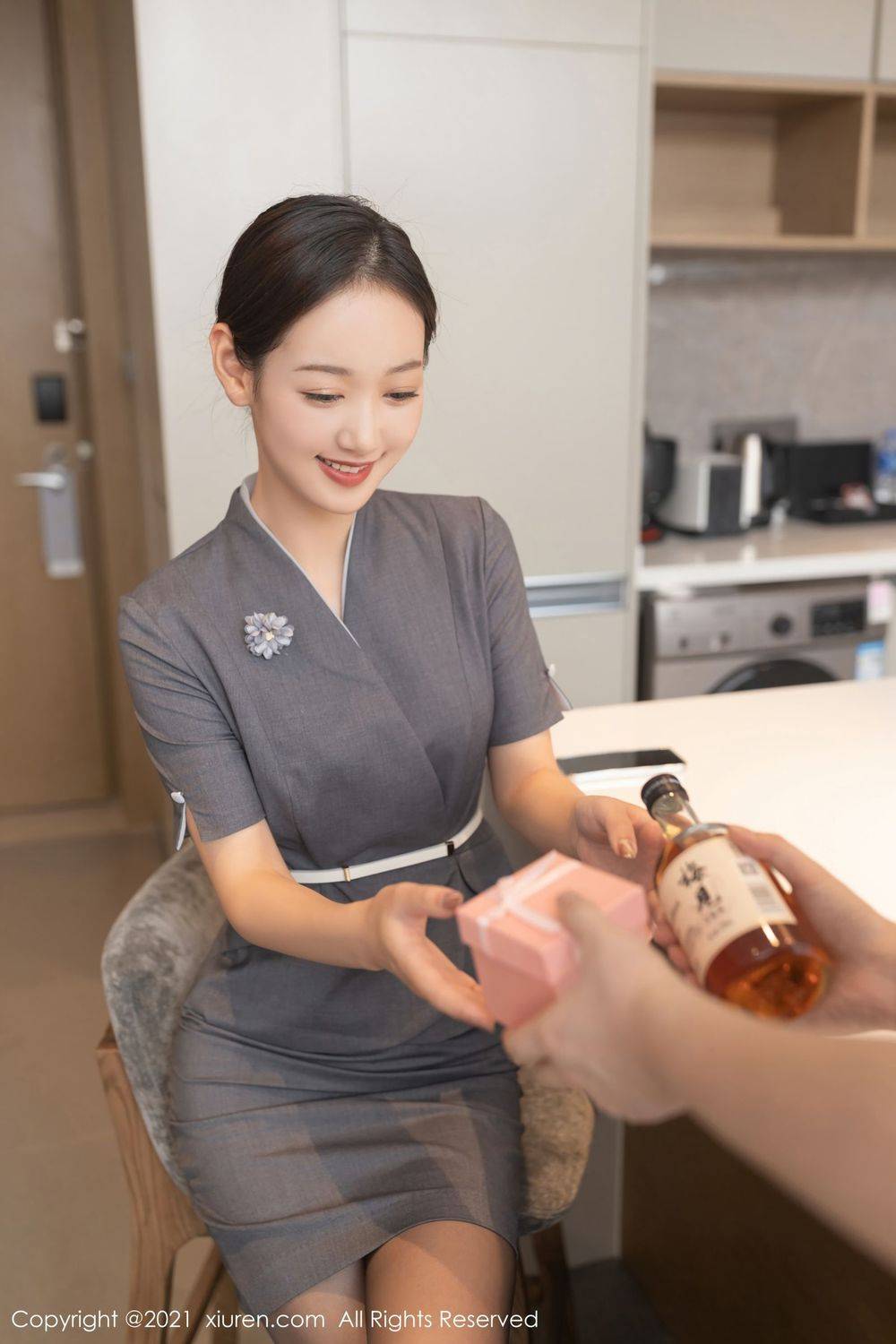 秀人网美女模特唐安琪黑丝美腿职场OL内衣系列催眠主题写真-6