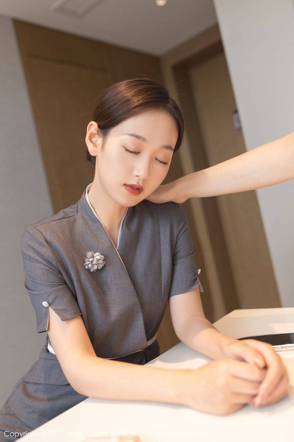 秀人网美女模特唐安琪黑丝美腿职场OL内衣系列催眠主题写真-19