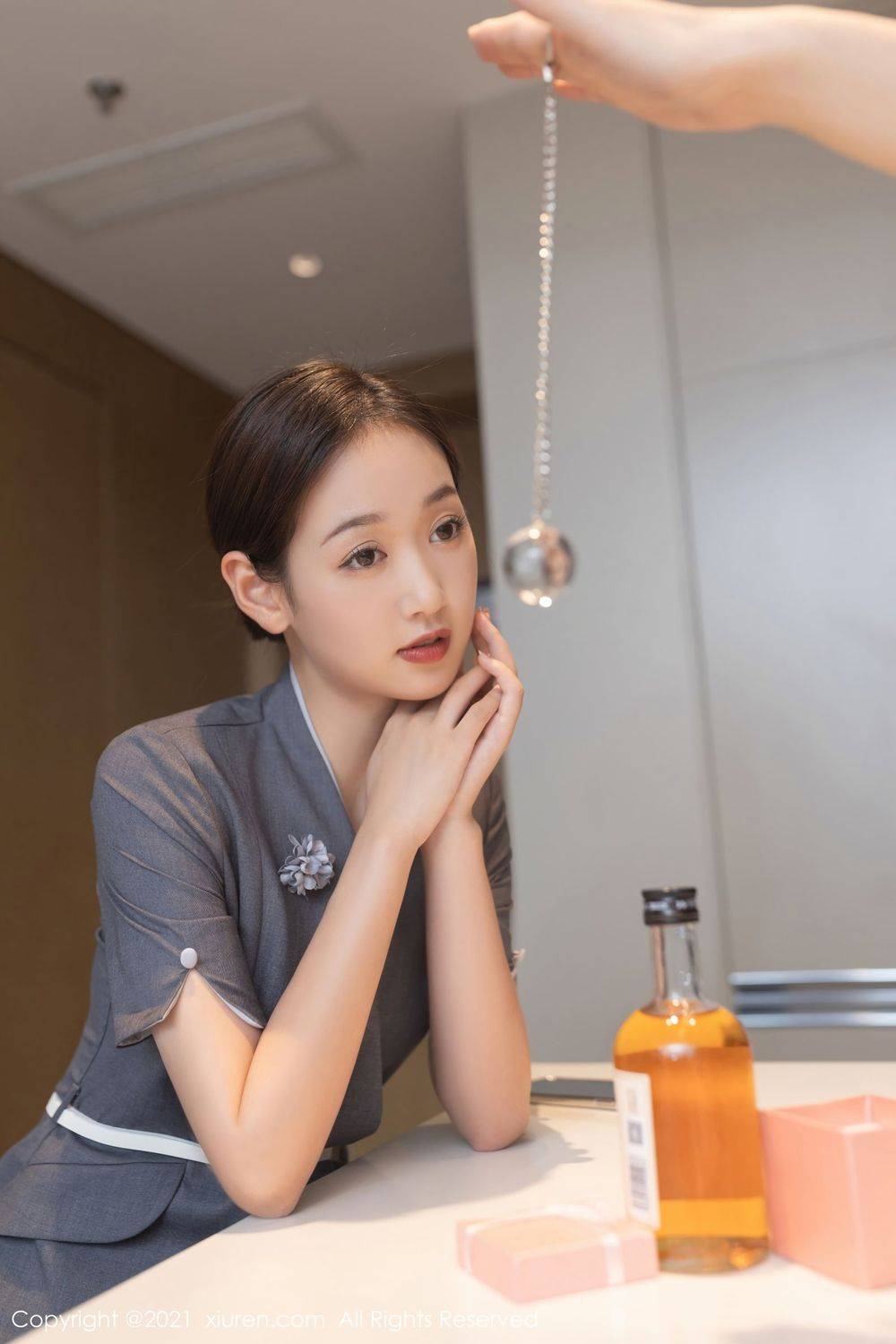 秀人网美女模特唐安琪黑丝美腿职场OL内衣系列催眠主题写真-16