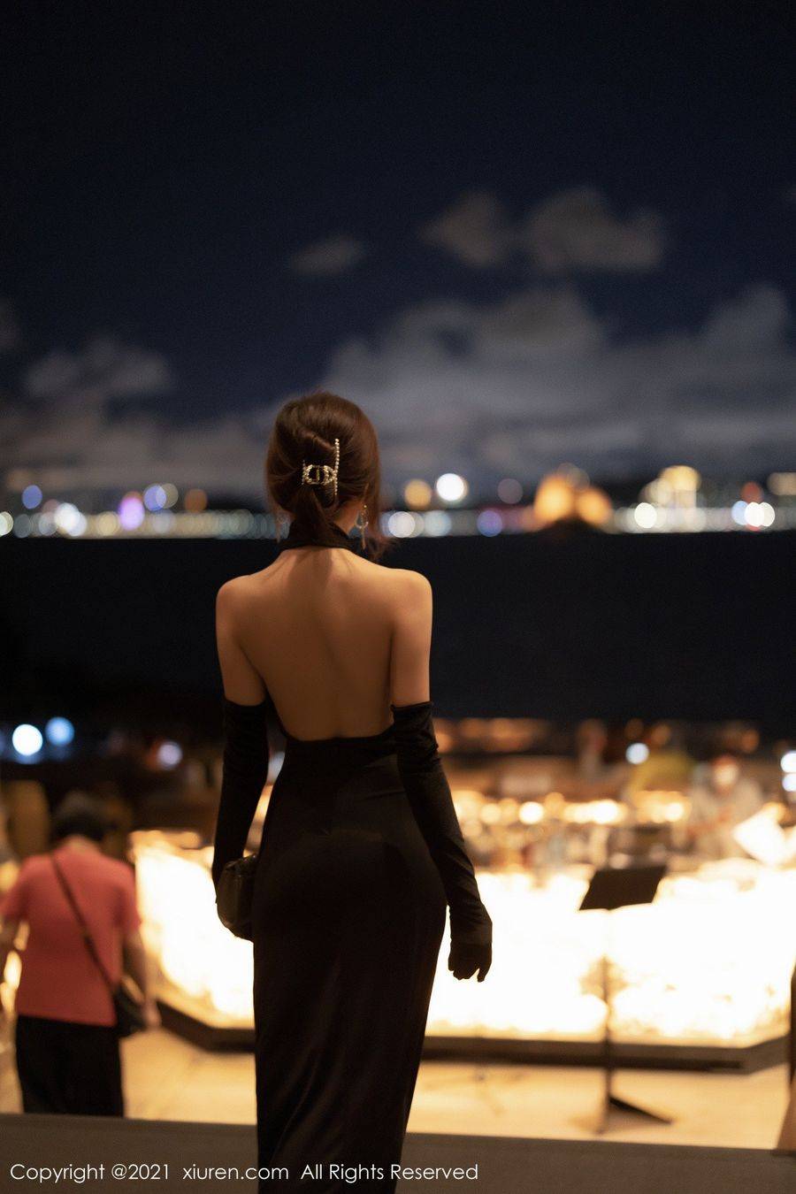 秀人网性感女神王馨瑶yanni古典旗袍+丝袜美腿系列深圳旅拍-65