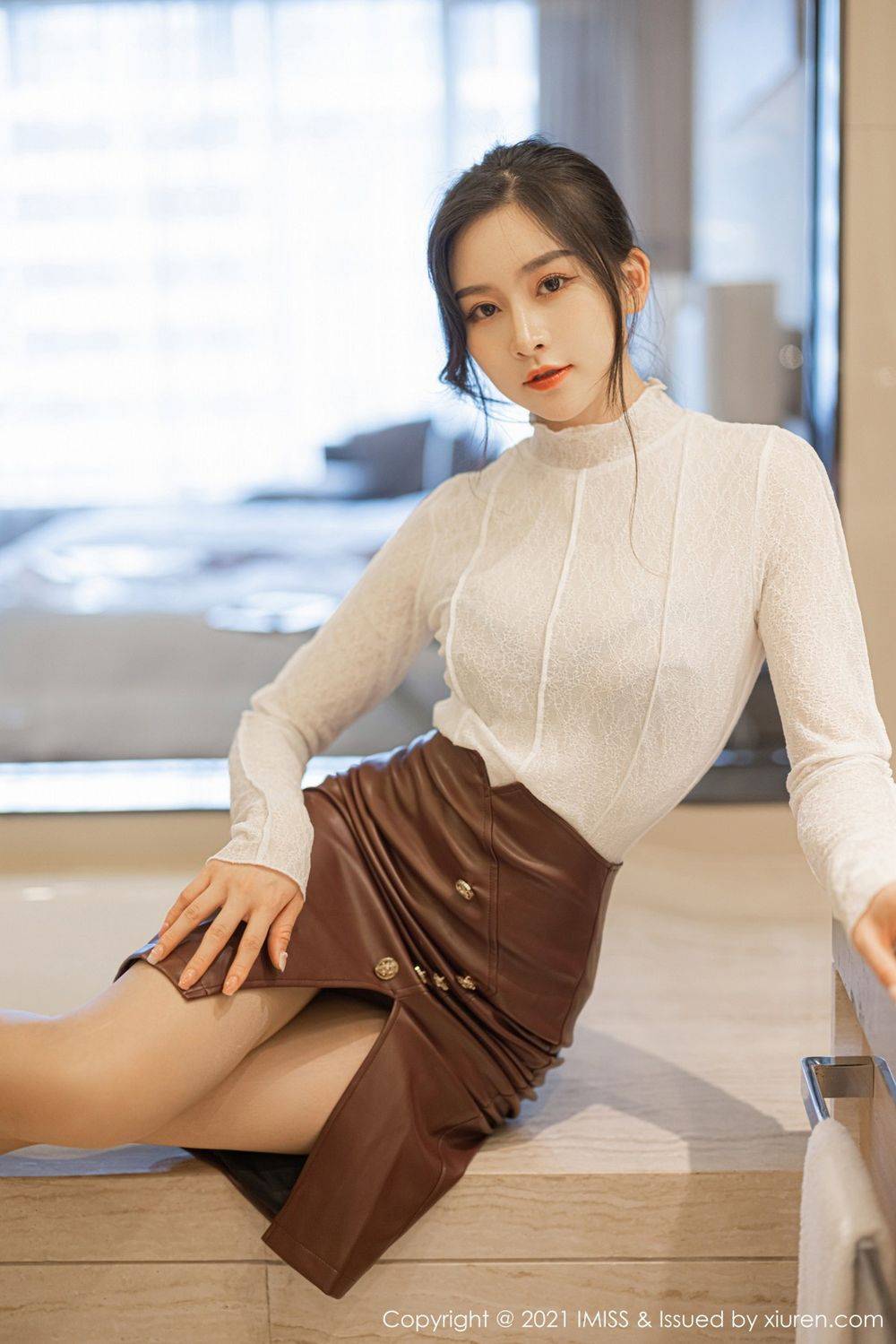 爱蜜社气质美女Vanessa开叉皮裙丝袜美腿都市系列性感写真-26