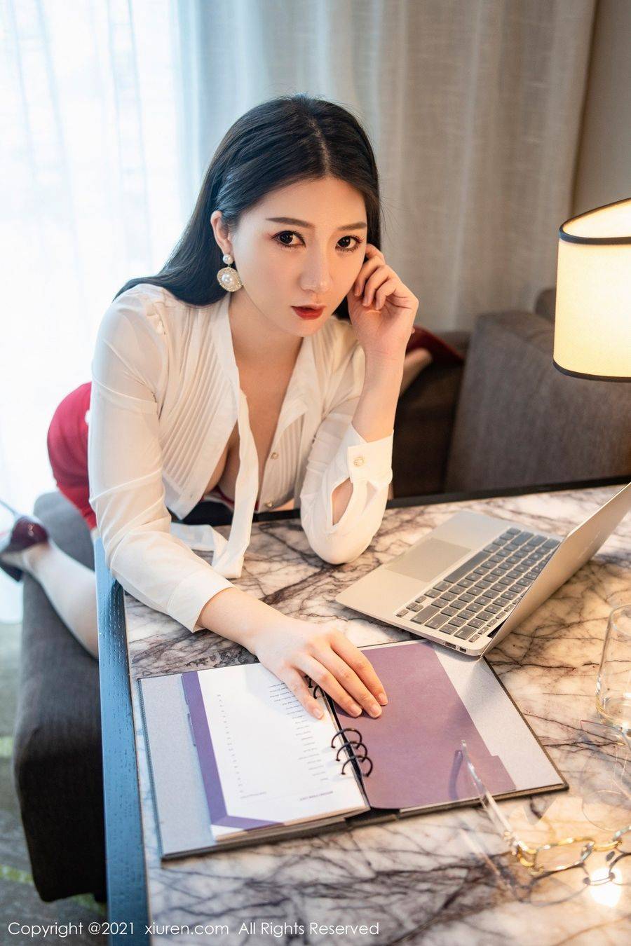 秀人网美女模特顾桥楠Cora魔鬼身材制服诱惑都市系列写真-29