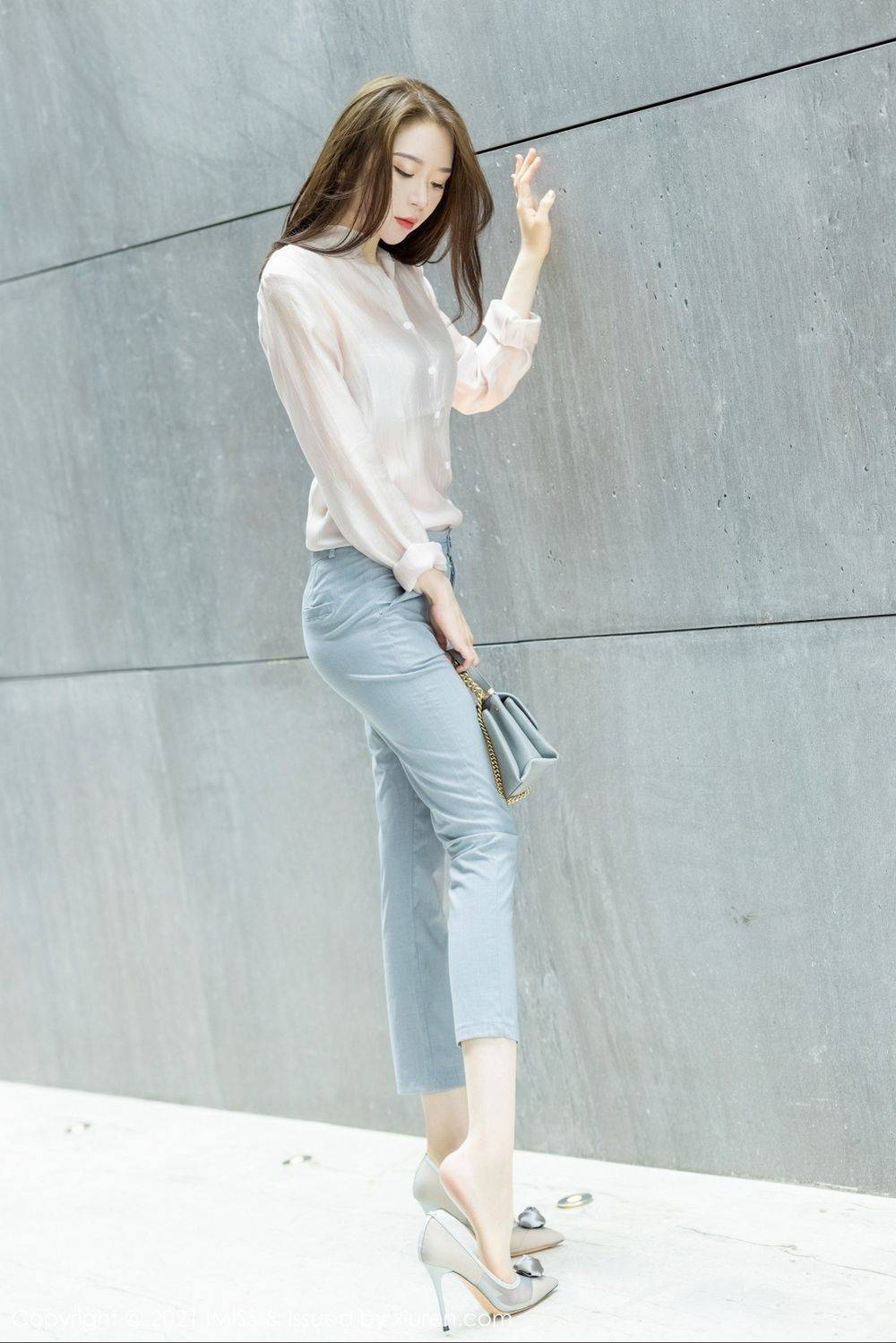 爱蜜社美女模特梦心玥丝足美腿都市OL妩媚动人系列心愿旅拍-6