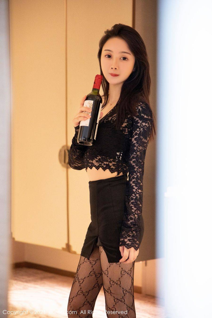 秀人网新人模特summer宝宝独自买醉浴室缕空服饰系列写真-7