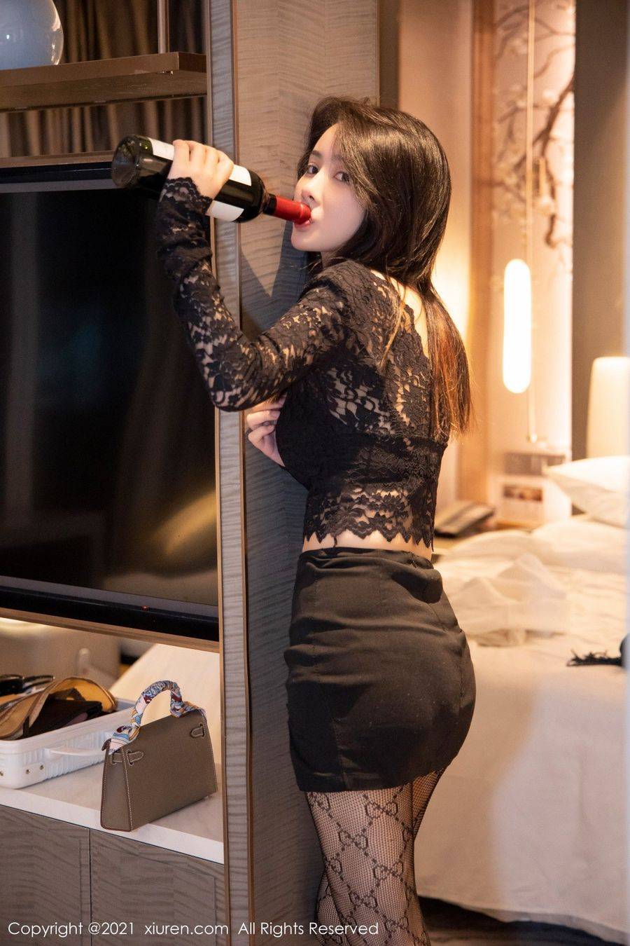 秀人网新人模特summer宝宝独自买醉浴室缕空服饰系列写真-21