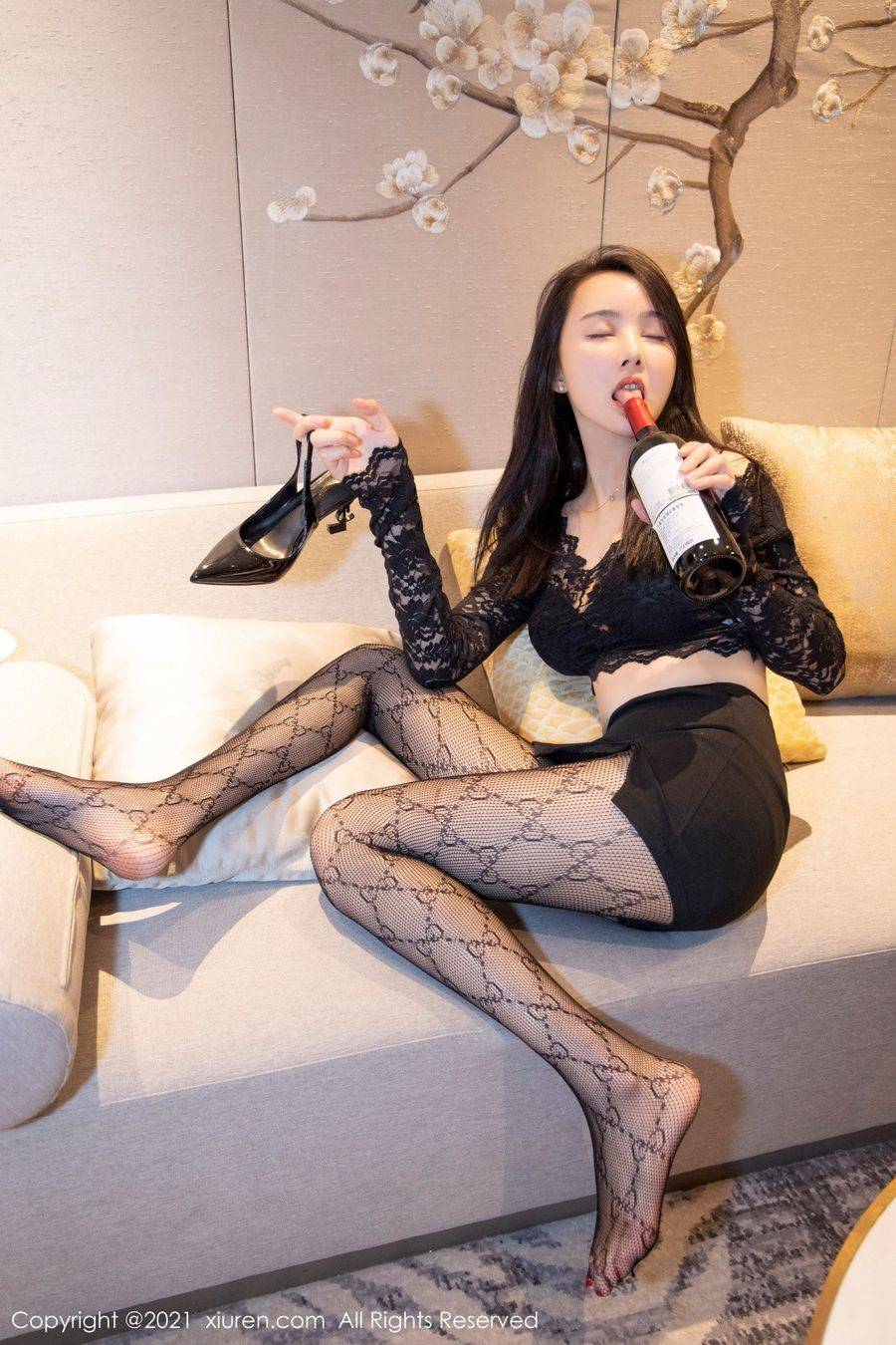 秀人网新人模特summer宝宝独自买醉浴室缕空服饰系列写真-35