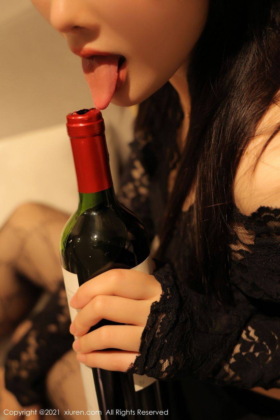 秀人网新人模特summer宝宝独自买醉浴室缕空服饰系列写真-37