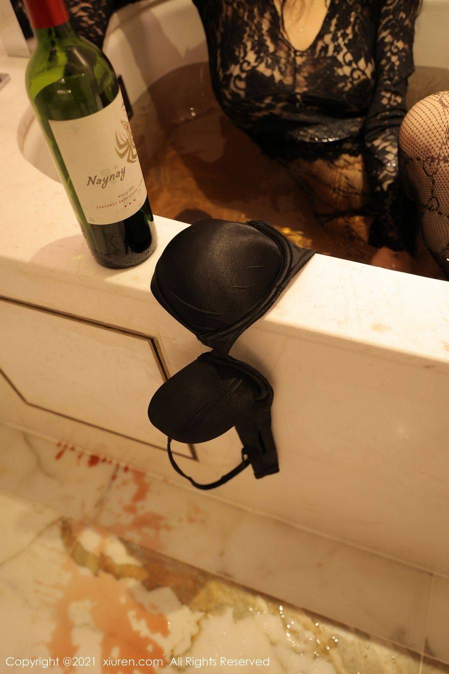 秀人网新人模特summer宝宝独自买醉浴室缕空服饰系列写真-69