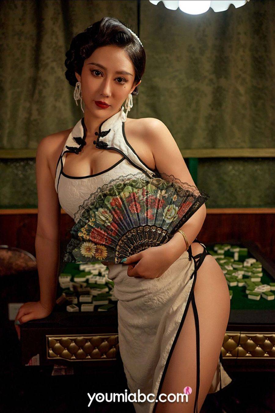 YouMi尤蜜美女模特苏小曼高开叉旗袍轻熟女古风系列性感写真-15