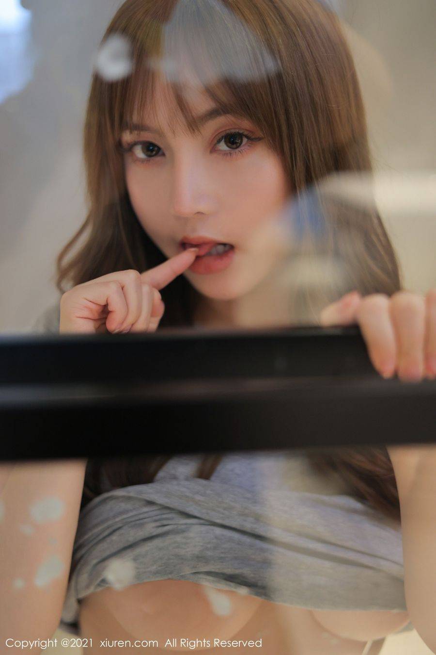 秀人网宅男女神豆瓣酱诱人身段丝袜美腿浴室场景性感写真-43