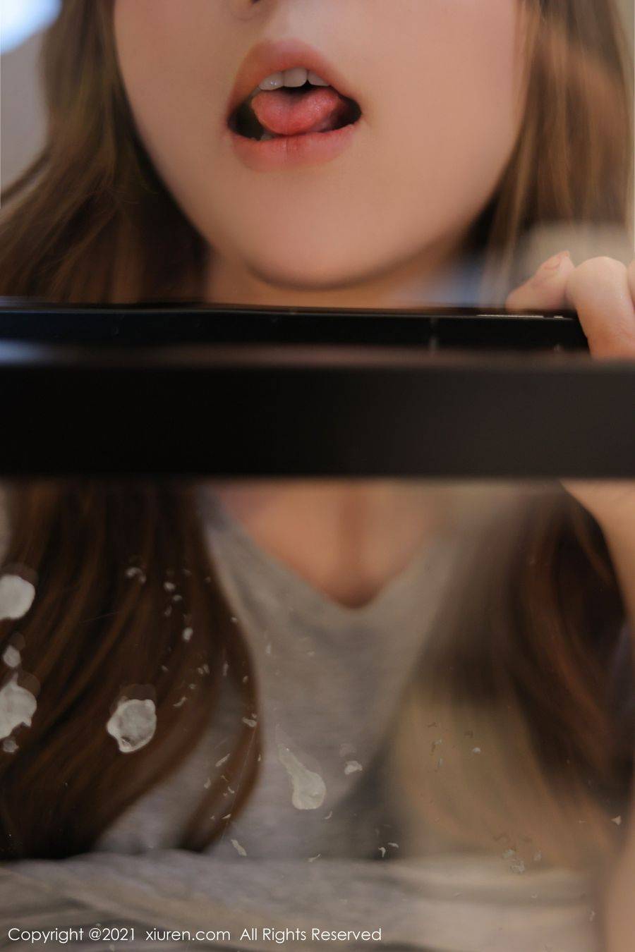 秀人网宅男女神豆瓣酱诱人身段丝袜美腿浴室场景性感写真-40