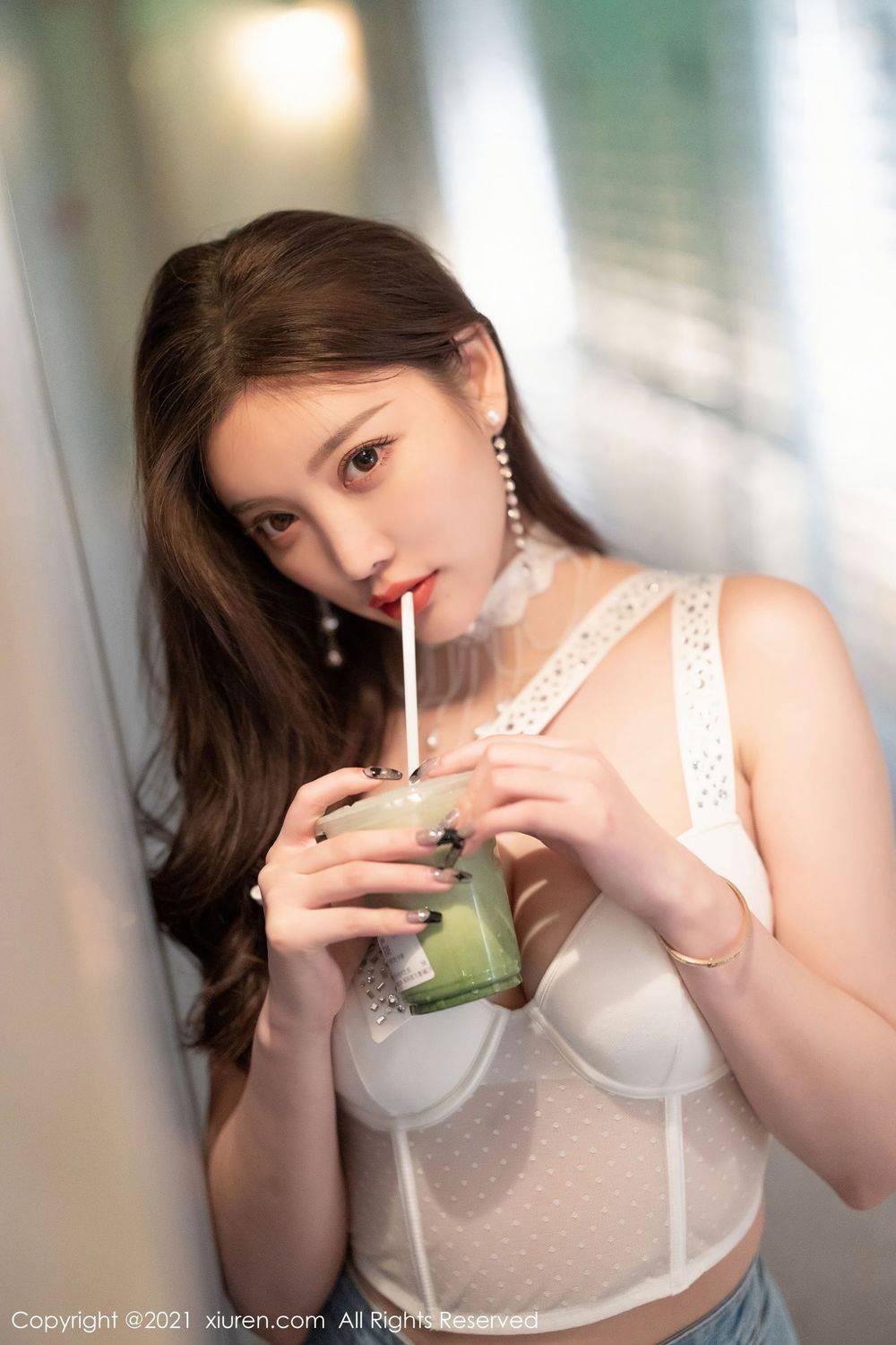 秀人网性感女神杨晨晨Yome率真牛仔裤丝袜美腿系列私房写真-9