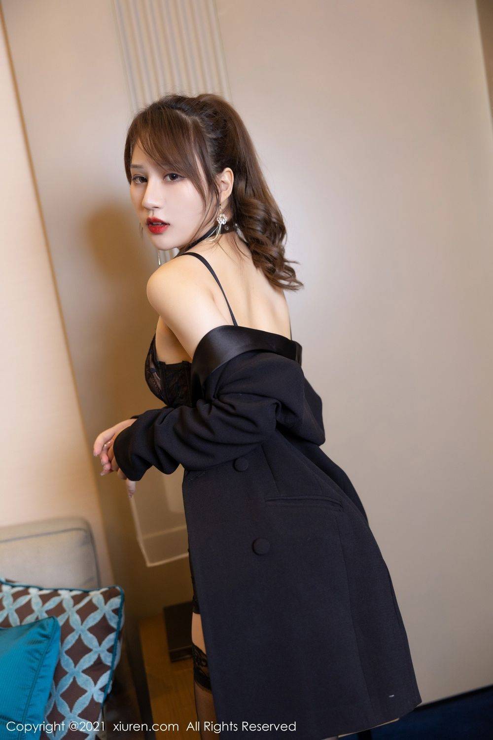 秀人网美女模特张欣欣黑丝吊袜女王丁字裤系列深圳旅拍-20