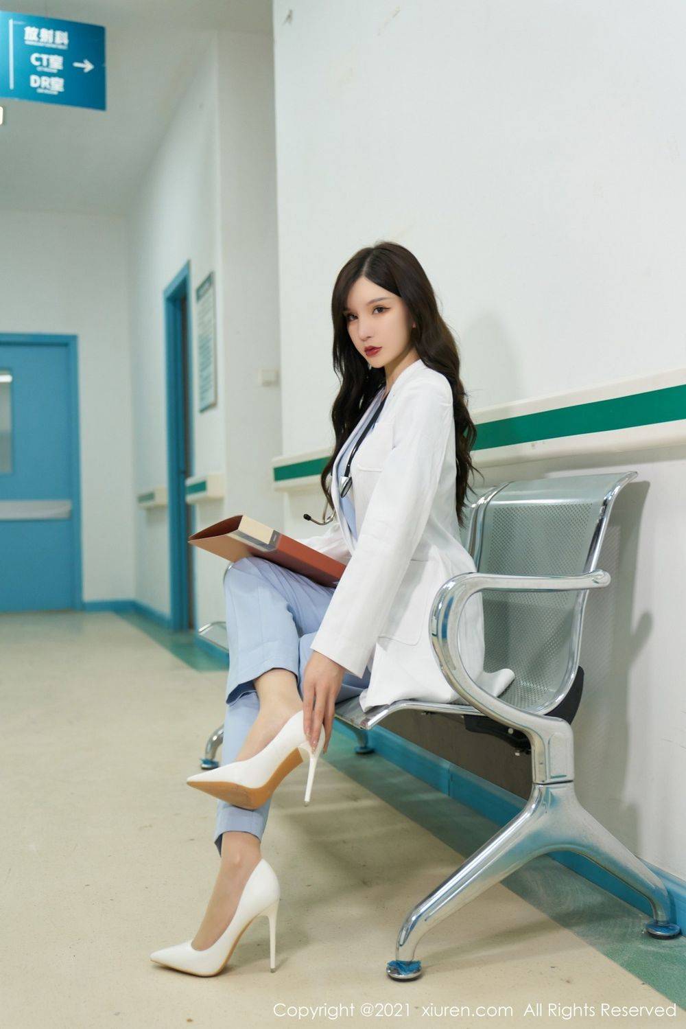 秀人网性感女神周于希Sandy医生课间活动丝袜制服系列写真-3