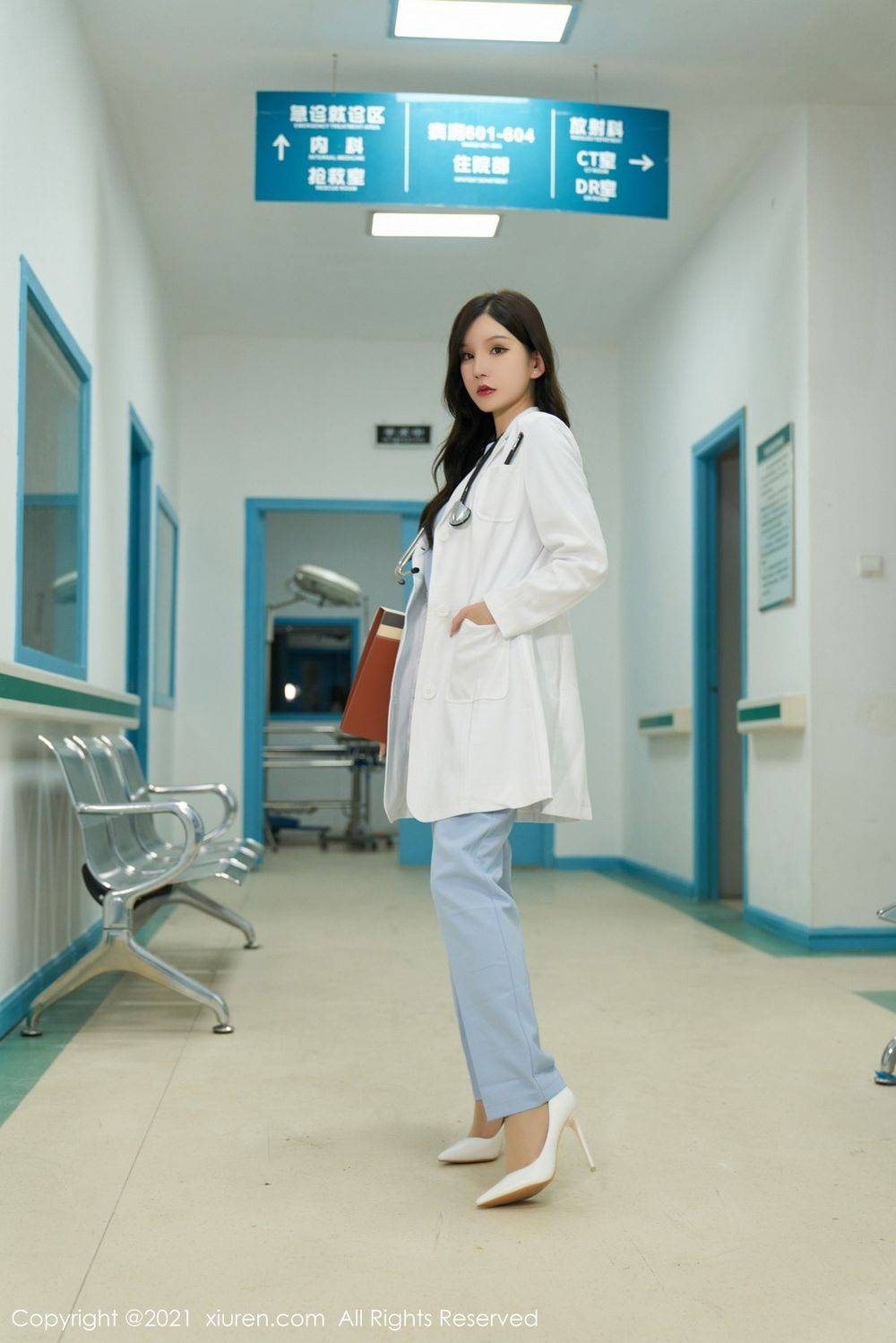 秀人网性感女神周于希Sandy医生课间活动丝袜制服系列写真-12