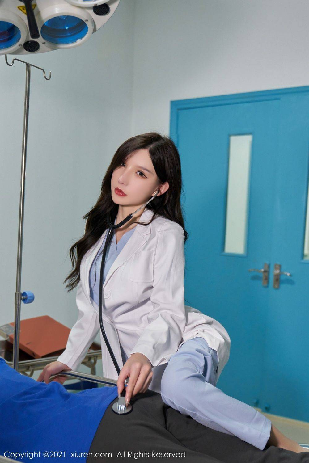 秀人网性感女神周于希Sandy医生课间活动丝袜制服系列写真-20