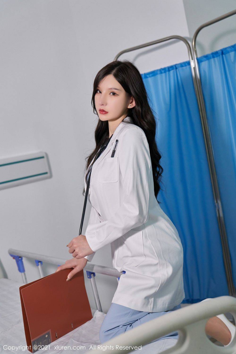 秀人网性感女神周于希Sandy医生课间活动丝袜制服系列写真-23