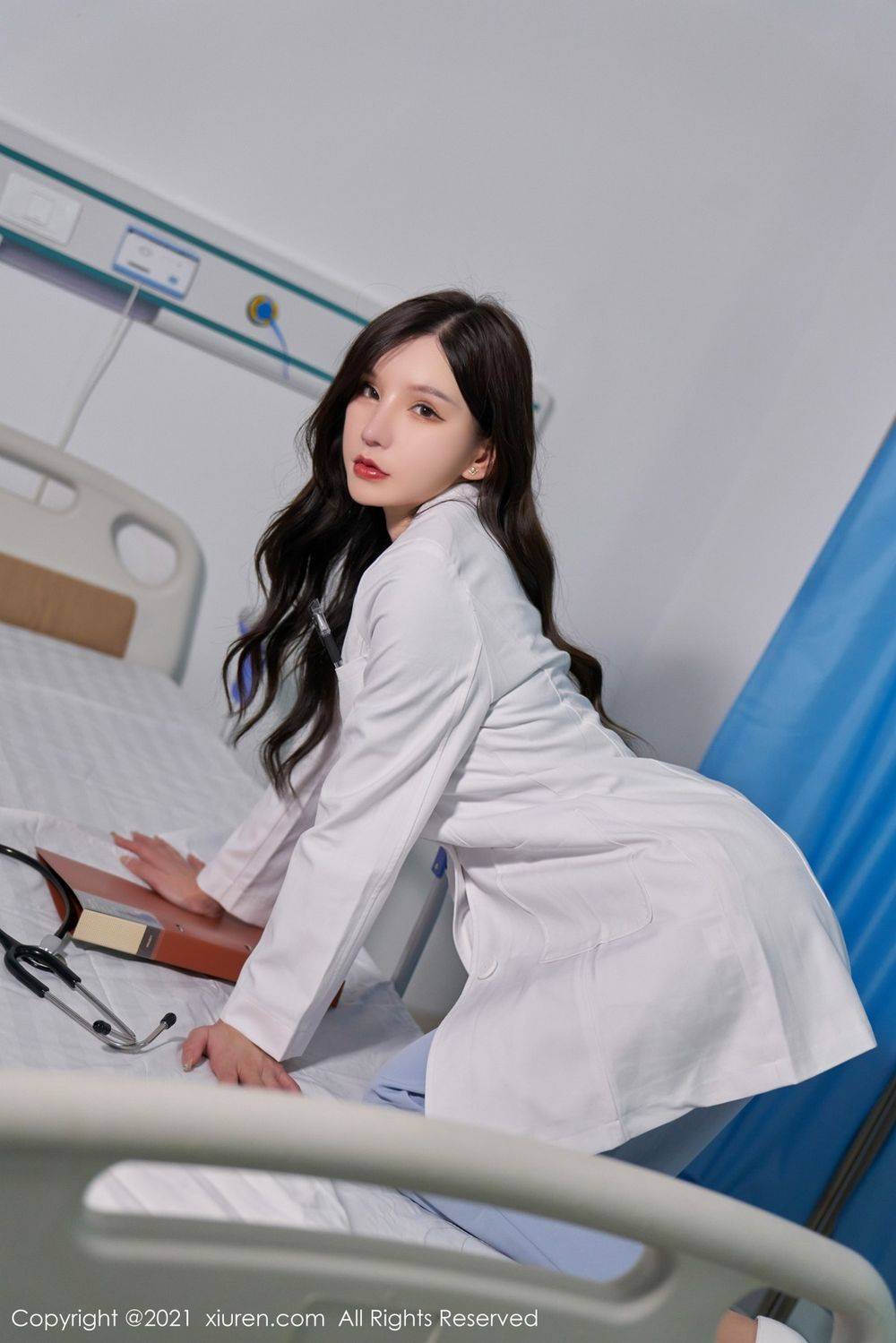 秀人网性感女神周于希Sandy医生课间活动丝袜制服系列写真-26