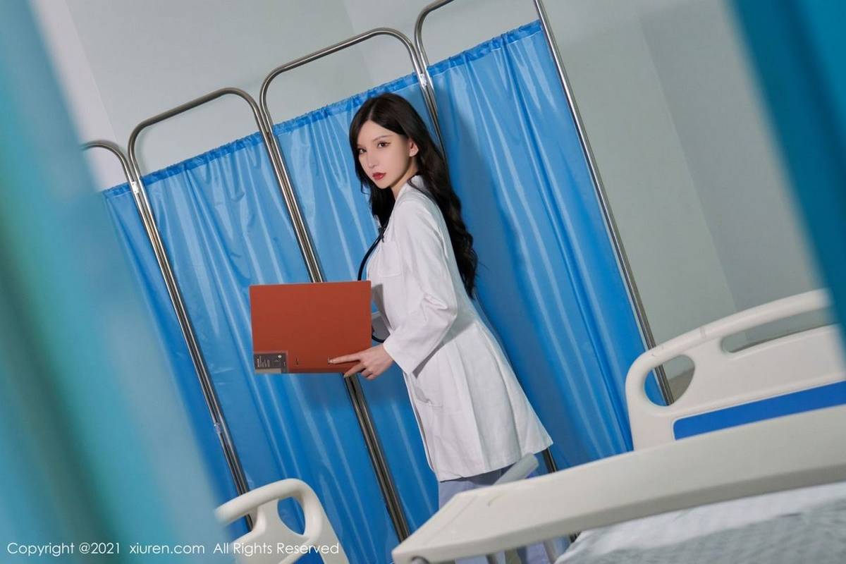 秀人网性感女神周于希Sandy医生课间活动丝袜制服系列写真-22