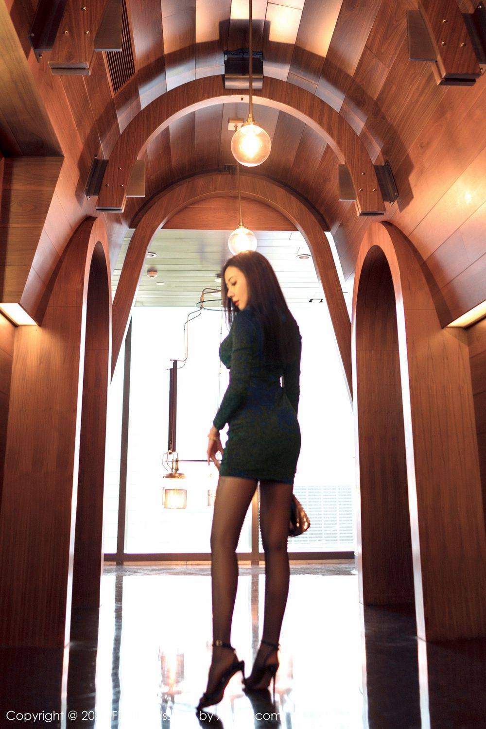 嗲囡囡美女模特果儿Victoria黑丝美腿御姐气息性感撩人写真-28