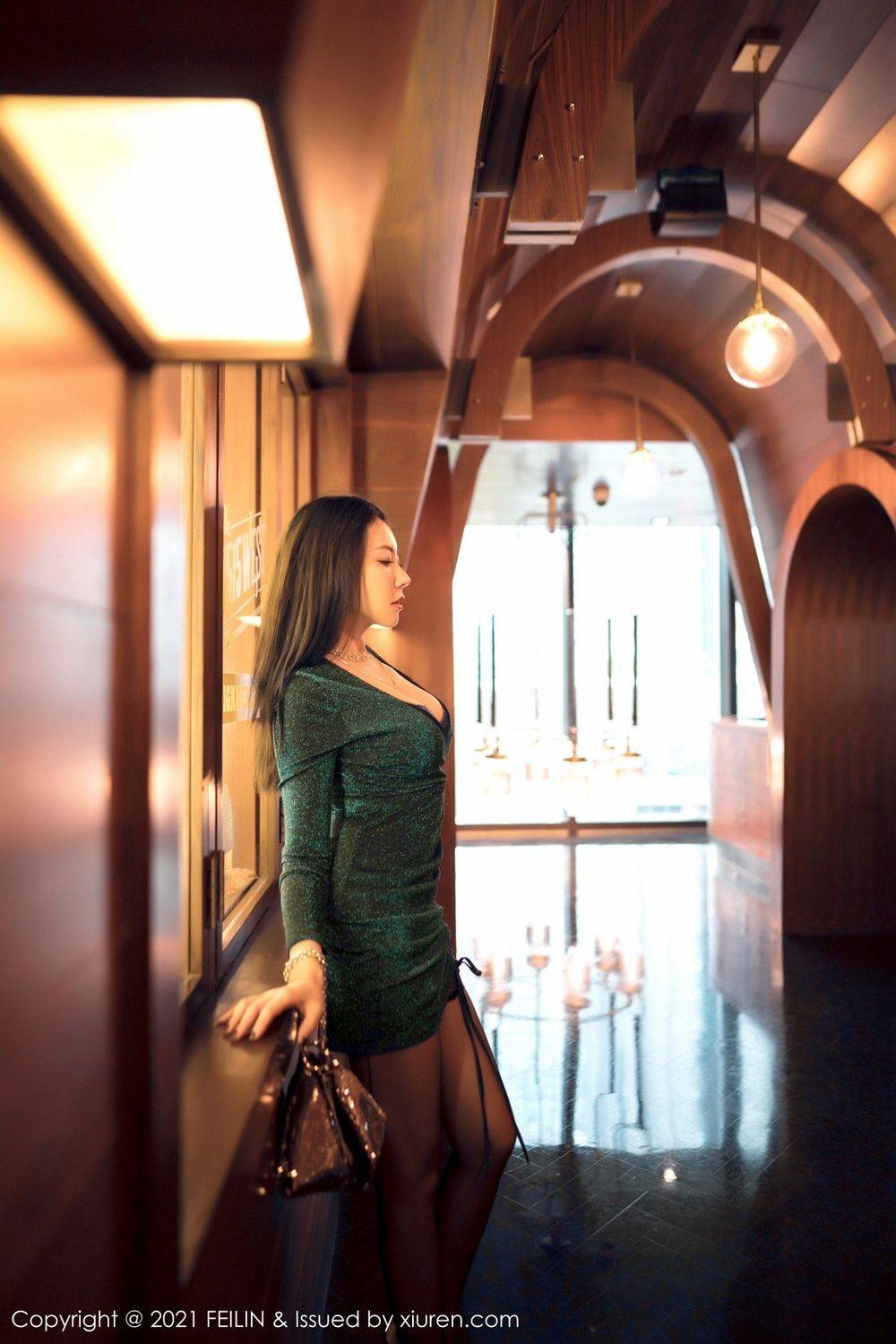 嗲囡囡美女模特果儿Victoria黑丝美腿御姐气息性感撩人写真-35