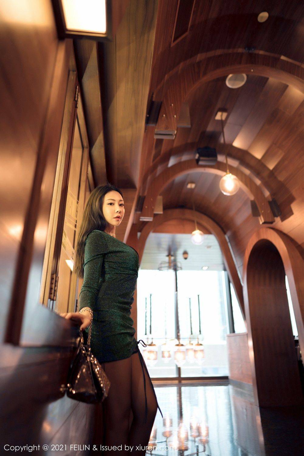 嗲囡囡美女模特果儿Victoria黑丝美腿御姐气息性感撩人写真-36