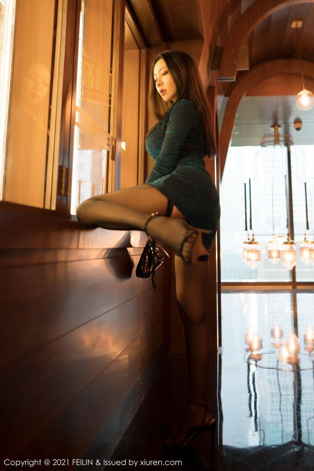 嗲囡囡美女模特果儿Victoria黑丝美腿御姐气息性感撩人写真-41