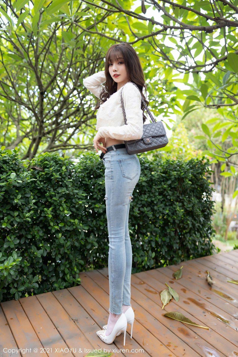 语画界性感女神芝芝Booty丝袜美腿与直爽牛仔裤系列私房写真-5