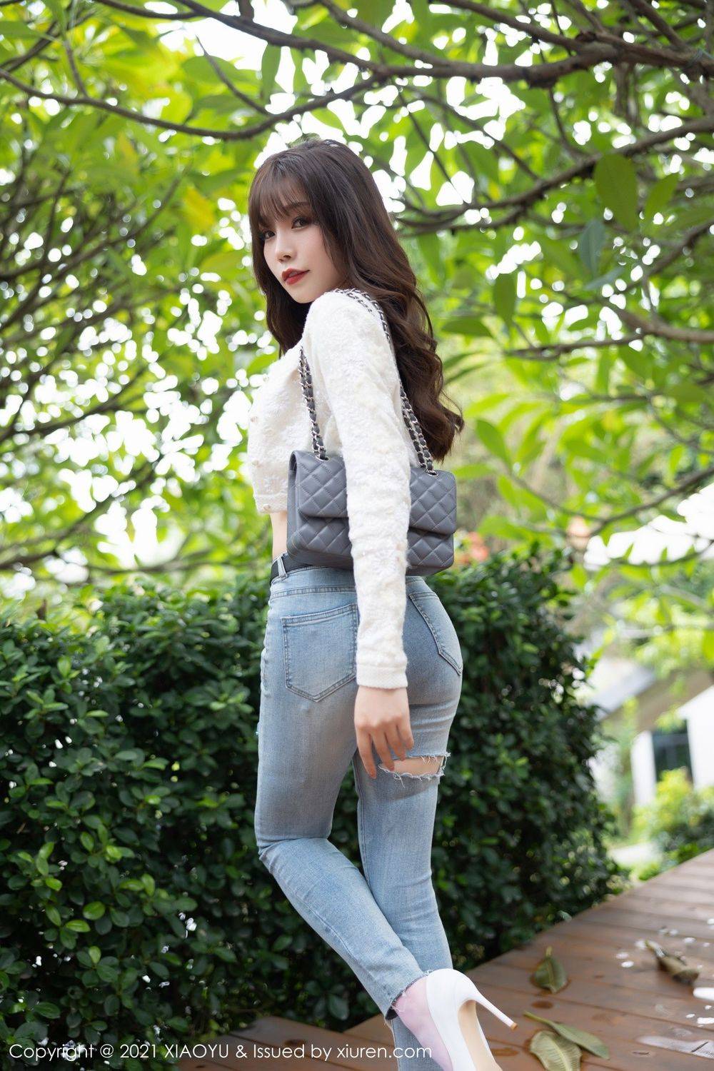 语画界性感女神芝芝Booty丝袜美腿与直爽牛仔裤系列私房写真-6