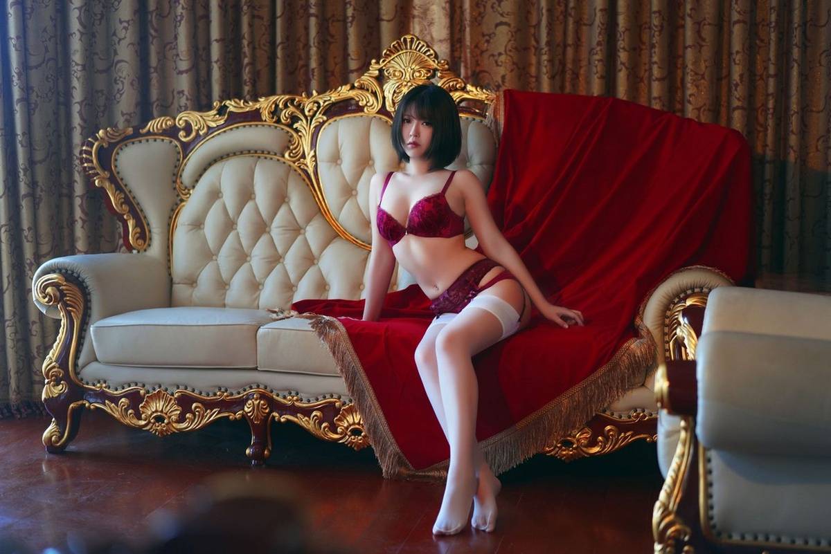 网络美女半半子_红色内衣配白丝吊袜赤红短发主题私房写真-3