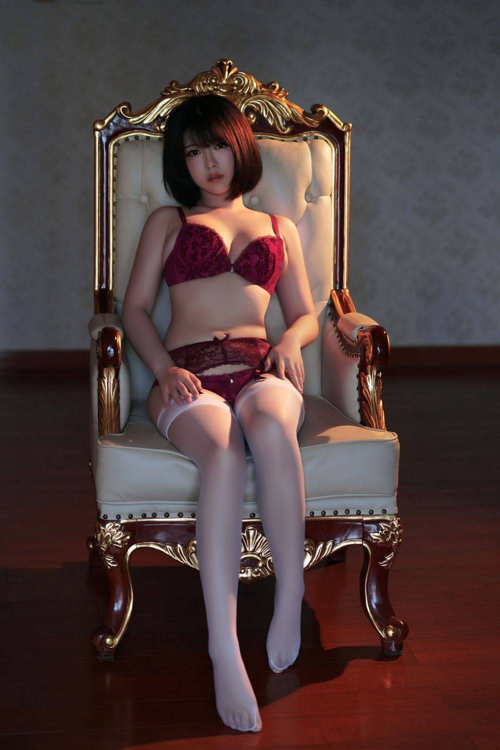 网络美女半半子_红色内衣配白丝吊袜赤红短发主题私房写真-5